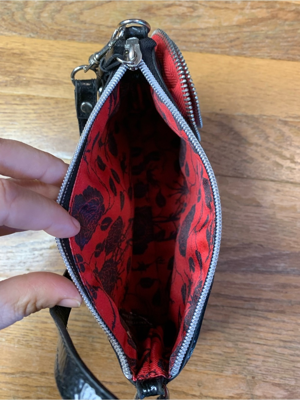 Vintage Victoria’s Secret Black Patent Clutch with Red Rose Zipper Pull - Picture 4 of 8